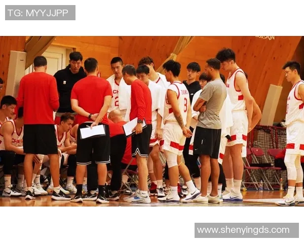 国青男篮迎战中华台北全力争胜展现青春风采与团队精神